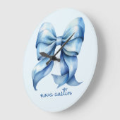 Trendy Blauwe Strik Met Naam Monogram Personalized Grote Klok (Hoek)