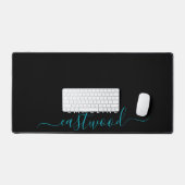 Trendy Blauwgroen Script Monogram op zwart Bureaumat (Keyboard & Muis)
