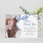 Trendy Blue Bow Foto Afstuderen Bedankkaart (Staand voorkant)
