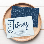 Trendy Blue Script Het is een tweeling Baby shower Kaart