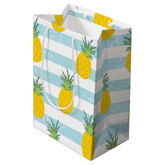 Trendy Blue White Stripes Pineapple Pattern Medium Cadeauzakje (Achterkant Gekanteld)