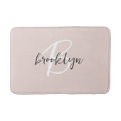 Trendy Blush Roze Grijs Script Monogram Naam Badmat (Voorkant)