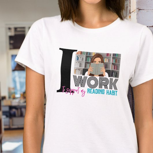 Trendy boekenwurm werken om leesgewoonte te onders t-shirt