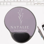 Trendy Boho Chic Lila Lavendel gepersonaliseerd Gel Muismat<br><div class="desc">Verhoog uw werkruimte met onze verbluffende Trendy Boho Chic Lila Lavendel Personalized Gel Muismat, waar de uitvoerbaarheid en persoonlijke elegantie samenkomen. Deze muismat is gemaakt met uw comfort in gedachten en heeft een ingebouwde polssteun, die ergonomische ondersteuning biedt voor die lange uren aan het bureau. Of het nu gaat om...</div>