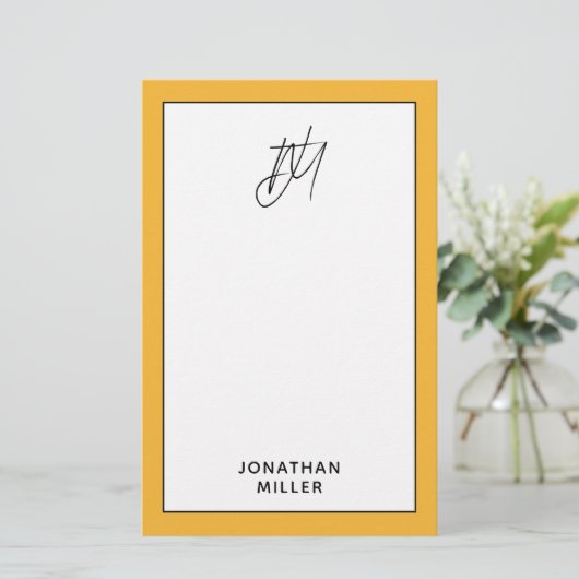 Trendy Bold Mustard Yellow Monogram Briefpapier (Staand voorkant)