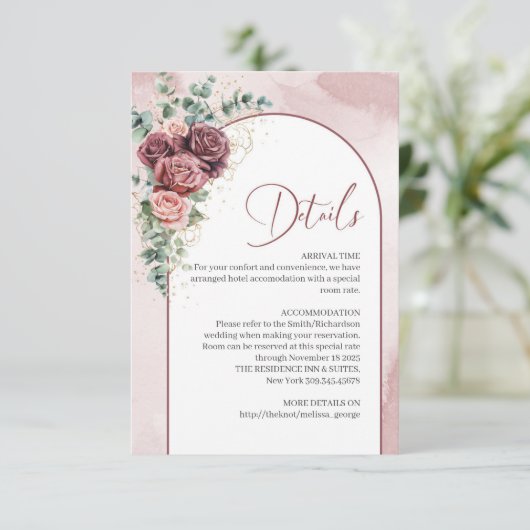 Trendy boog bordeaux en blozen floral details kaar informatiekaartje (Staand voorkant)