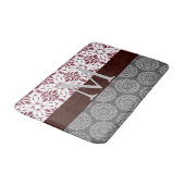 Trendy Burgundy en Gray Damask Monogram Badmat (Gekanteld)