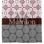 Trendy Burgundy en Gray Damask Monogram Douchegordijn (Voorkant)