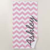 Trendy Chevron Patroon met naam - pastel roze Strandlaken (Voorkant)