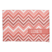 Trendy Chevron Pattern, groot naamblok koraal Kussensloop (Voorkant)