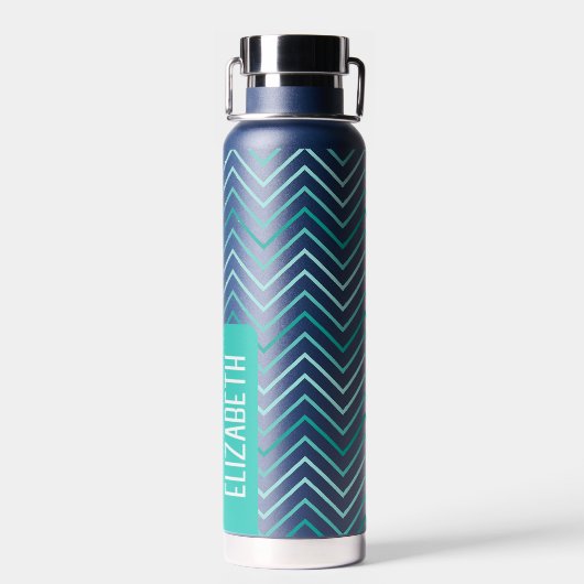 Trendy Chevron Pattern grote naam blok blauwgroen Waterfles (Achterkant)