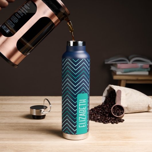Trendy Chevron Pattern grote naam blok blauwgroen  Waterfles (Koffie)