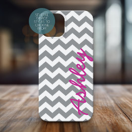 Trendy Chevron Pattern met naam - roze grijs iPhone 15 Pro Case