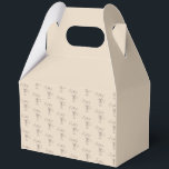 Trendy Chic Espresso Martini Bruidsmeisje Voorstel Bedankdoosjes<br><div class="desc">Deze bridesmaid-aanzoekdoos met espresso martini-thema brengt het cocktailuur naar je bruidsfeestje! Met een stijlvol handgetekend martini-herhalingspatroon op een crèmekleurige achtergrond is het perfect om te vullen met mini katerkits, traktaties of persoonlijke cadeaus. Of je nu een glamoureuze vrijgezellenweekend of een relaxed avondje thuis plant, deze neutraal getinte gabledoos zorgt ervoor...</div>