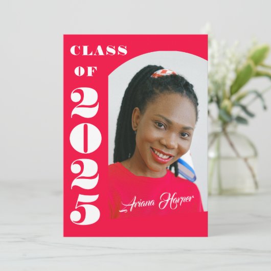Trendy Chic Script Roze Afstudeerfeest Kaart (Staand voorkant)