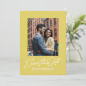 Trendy citrusgeel stijlvol script twee foto save the date (Staand voorkant)