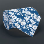 Trendy Classic Blue Floral Groomsmen Wedding Stropdas<br><div class="desc">Deze dapper groomsmen necktie heeft een wit bloempatroon op een trendy klassieke blauwe achtergrond.</div>