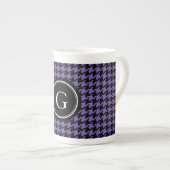 Trendy Classic paarse houndstooth met monogram Porselein Kop (Voorkant rechts)