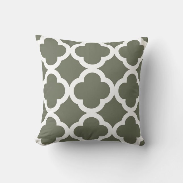 Trendy Clover Pattern in Olive Green and White Kussen (Voorkant)