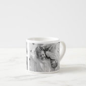 Trendy Collage Familie Foto zwart-wit Initiaal Espresso Kop (Voorkant rechts)