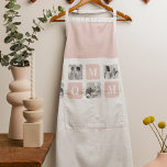 Trendy Collage Foto & Pastel Roze Beste mamedift Schort<br><div class="desc">Een trendy collage foto- en pastelroze cadeauset zou het perfecte cadeau zijn voor elke moeder die graag herinneringen vastlegt en ze op een mooie manier toont. De collage foto kan worden gepersonaliseerd met een selectie van haar favoriete afbeeldingen, waardoor een verbluffende visuele weergave van de gekoesterde momenten wordt gemaakt. De...</div>