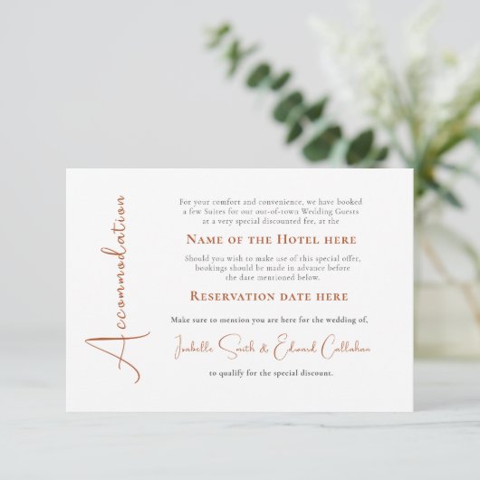 Trendy Copper Text Wedding Accommodatie Informatiekaartje (Staand voorkant)