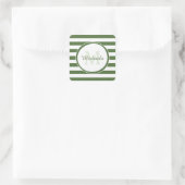 Trendy Dark Green Awning Stripes Monogram en naam Vierkante Sticker (Tas)