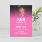 Trendy Dubbele Cijfers Foto Hot Pink 10th Party Kaart (Staand voorkant)