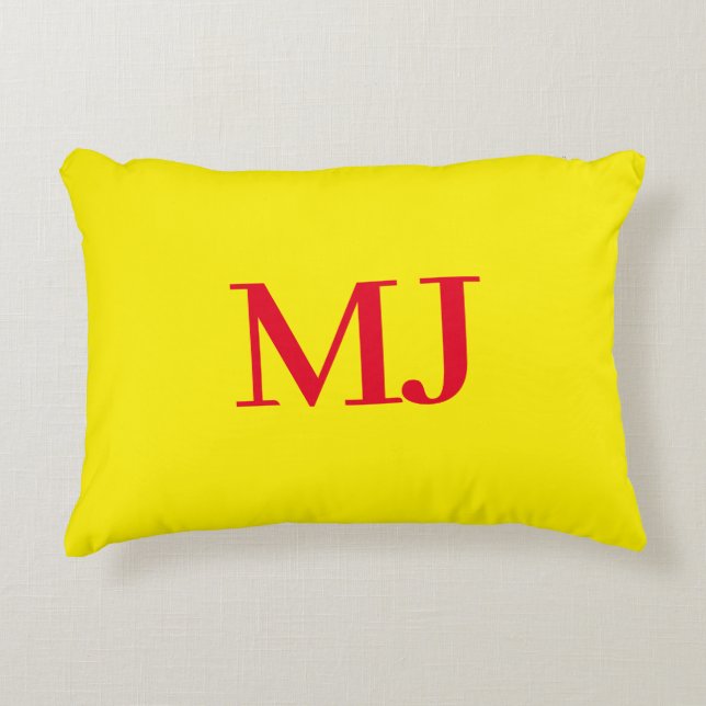Trendy effen eenvoudig geel rood monogram initiale accent kussen (Voorkant)