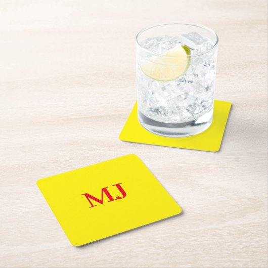 Trendy effen eenvoudig geel rood monogram initiale kartonnen onderzetters (Insitu)
