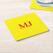 Trendy effen eenvoudig geel rood monogram initiale kartonnen onderzetters (Schuin)