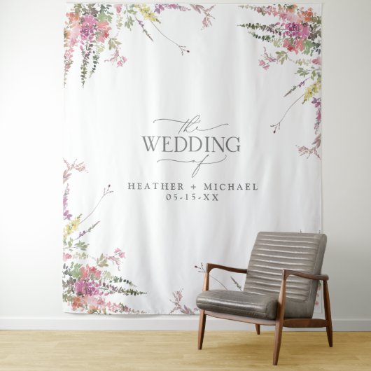 Trendy Elegant Wildflower Floral Wedding Wandkleed (In situ)