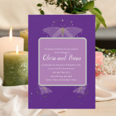 Trendy en mystieke paarse mot bruiloft uitnodiging