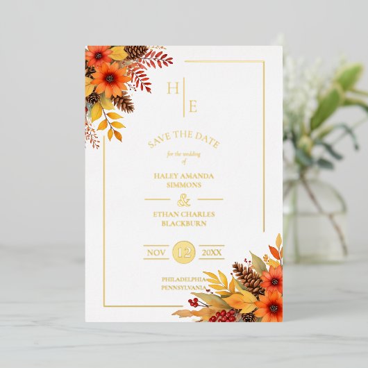 Trendy Fancy Initials Floral Fall Bouquets Folie Uitnodiging (Staand Voorkant)