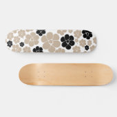 Trendy Flower Pattern in Taupe, Black and White Persoonlijk Skateboard (Horizontaal)