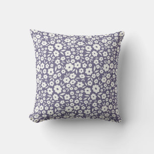 Trendy flowers seamless pattern. Small vintage flo Kussen