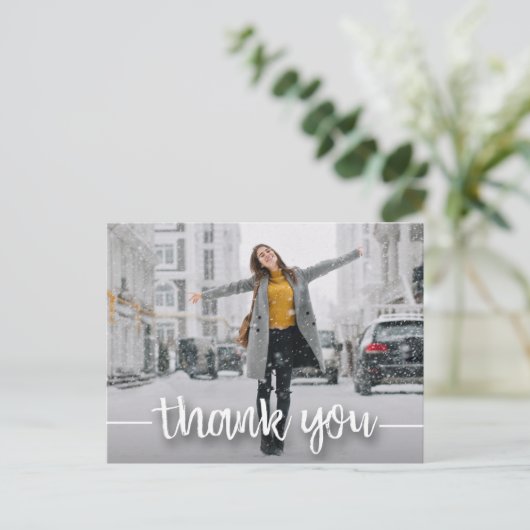 Trendy foto afstuderen witte script bedankt briefkaart (Staand voorkant)