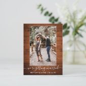 Trendy Getting Married Rustiek Wood Save the Date Briefkaart (Staand voorkant)