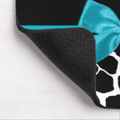 Trendy Giraffe Animal Print Turquoise Bow and Name Muismat (Hoek)