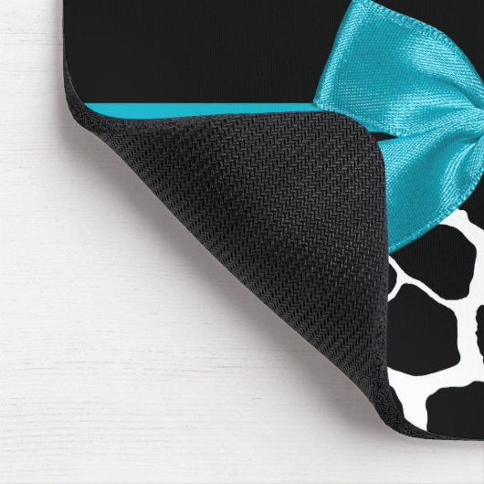 Trendy Giraffe Animal Print Turquoise Bow and Name Muismat (Hoek)