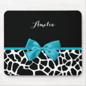 Trendy Giraffe Animal Print Turquoise Bow and Name Muismat (Voorkant)
