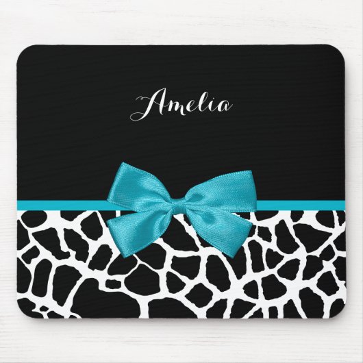 Trendy Giraffe Animal Print Turquoise Bow and Name Muismat (Voorkant)