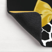 Trendy Giraffe Animal Print Yellow Bow met naam Muismat (Hoek)