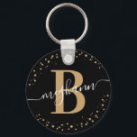 Trendy Girly Black Gold Name Script Monogramed Sleutelhanger<br><div class="desc">Meisjes, elegant, trendy, modern, zwart en goud, monogram initiaal naam script aangepast aan gepersonaliseerde monogrammed sleutelhanger. Met een monogram initiaal en een girale naam script in een handgeschreven kalligrafie spoelt het staartlettertype en een gestippeld cirkelvormig lijst rond uw monogram. Perfect vrouwelijk geschenk voor zus, moeder, vriendin, verjaardag, bruiloft, vrijgezellenfeest, zoete...</div>