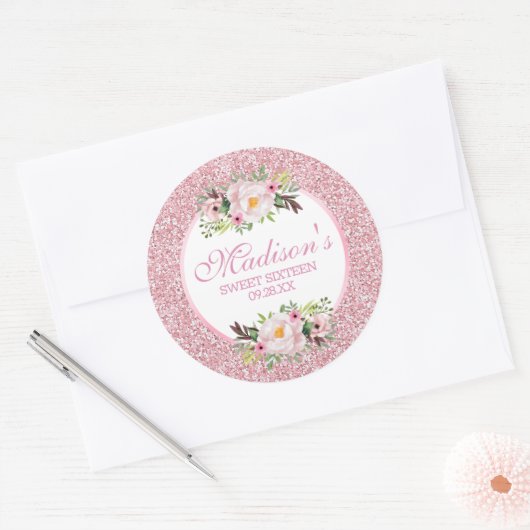 Trendy Glitter Pink Floral Sweet 16 Ronde Sticker (Envelop)