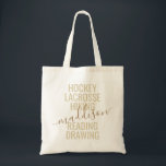Trendy Gold Monogram Naam Manuscript Hobby Sport L Tote Bag<br><div class="desc">De gepersonaliseerde Canvas tas van de Naam van het Monogram van de Douane met editable teksttypografie en de formulering met een lijst van haar hobbybelangen en sporten maakt een leuk en nuttig cadeau voor het meisje onderweg en in veel buitenschoolse activiteiten. Dit voorbeeld leest "hockey, lacrosse, hiking, lezen, tekenen" maar...</div>