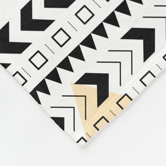 Trendy Gold Triangles Tribal Patterned Elephant Fleece Deken (Hoek)