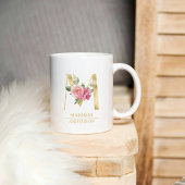 Trendy gouden Waterverf bloemletter M | Monogram Koffiemok