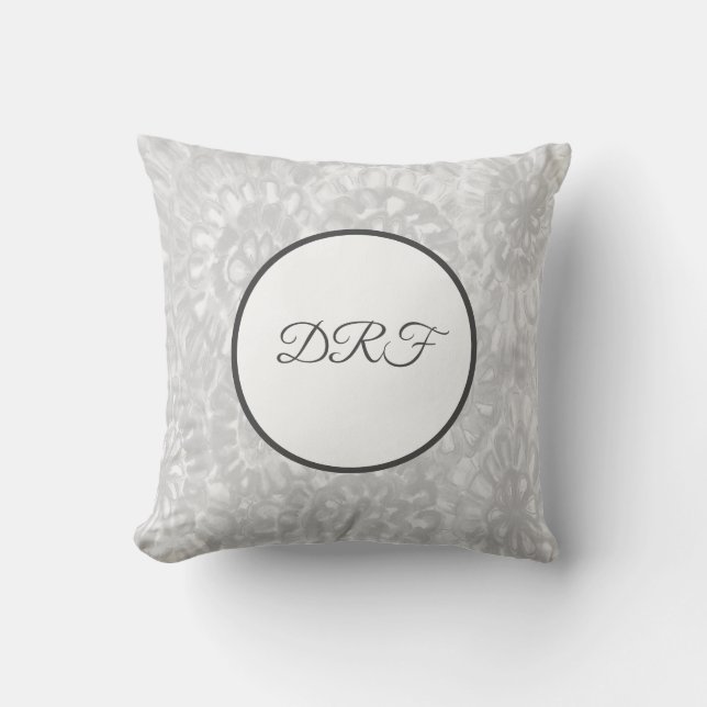 Trendy Gray Painted Flowers met Monogram Kussen (Voorkant)