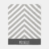 Trendy Gray White Chevron Arrows & Name Fleece Deken (Voorkant)
